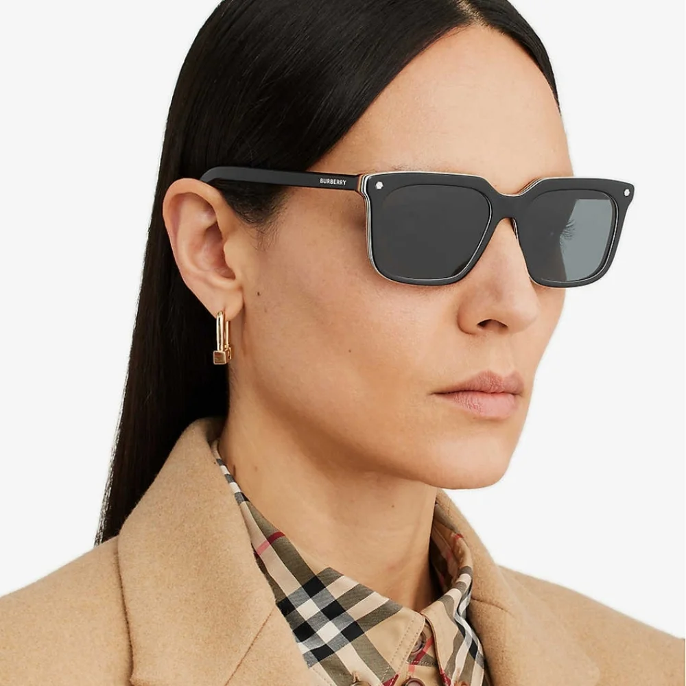 🔔: NWT: Burberry Black Sunglasses - Picture 4 of 9